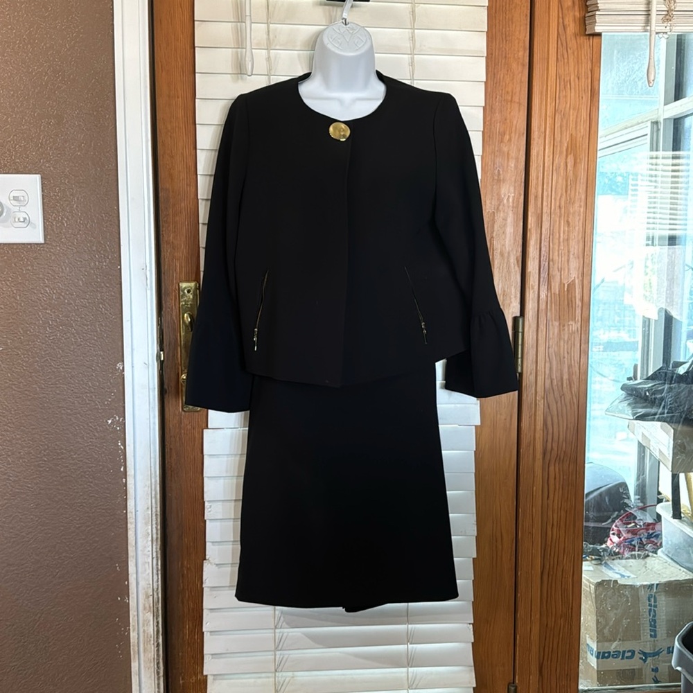Size 8 Tahari 2-piece Skirt Suit